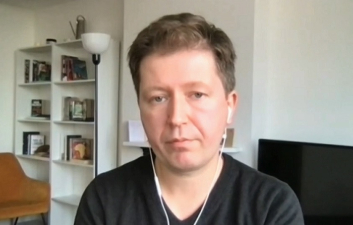 Nhà báo điều tra Andrei Soldatov đang bị Nga truy nã. Ảnh: Channel4