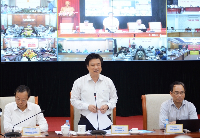 Thứ trưởng Bộ GD-ĐT Nguyễn Hữu Độ phát biểu tại Hội nghị trực tuyến về công tác tổ chức thi tốt nghiệp THPT năm 2022. 