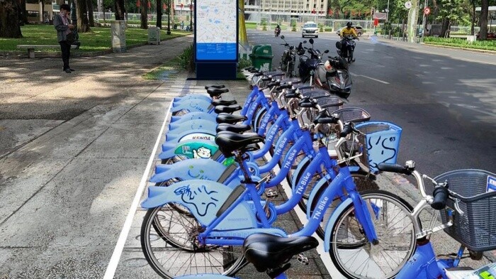 Xe đạp được sử dụng phục vụ người dân bao gồm xe đạp truyền thống, xe điện hai bánh.