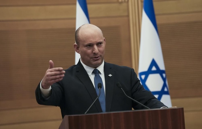 Thủ tướng Israel Naftali Bennett phát biểu trong một tuyên bố chung với Ngoại trưởng Yair Lapid về việc giải tán quốc hội Israel, ở Jerusalem vào ngày 20 tháng 6 năm 2022. Ảnh: AP