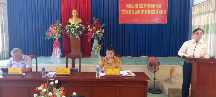 TSKH, ĐBQH Phan Xuân Dũng – Chủ tịch VUSTA phát biểu trong buổi tiếp xúc cử tri tại xã Phước Thuận, huyện Ninh Phước, chiều nay 21/6.