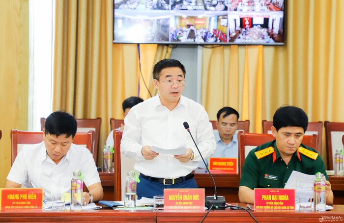 Ông Nguyễn Xuân Đức Giám đốc Sở Kế hoạch và Đầu tư báo cáo tình hình kinh tế xã hội 6 tháng đấu năm 2022. (Ảnh: Báo Nghệ An)