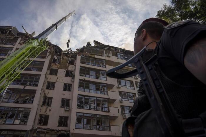 4 vụ nổ lớn đã được ghi nhận vào sáng 26/6, làm rung chuyển thủ đô Kiev. Ảnh: AP