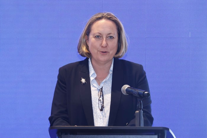 Bộ trưởng Bộ Thương mại quốc tế Anh Anne Marie Trevelyan phát biểu.