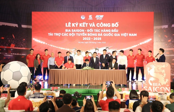 Tổng công ty Cổ phần Bia - Rượu - Nước giải khát Sài Gòn (SABECO) trở thành nhà tài trợ cho các đội tuyển bóng đá quốc gia Việt Nam.