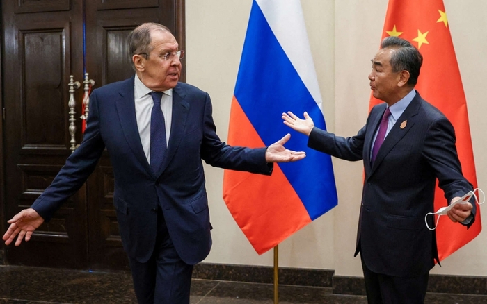 Ngoại trưởng Nga Sergey Lavrov (trái) và người đồng cấp Trung Quốc Vương Nghị. Ảnh: Bộ Ngoại giao Nga.