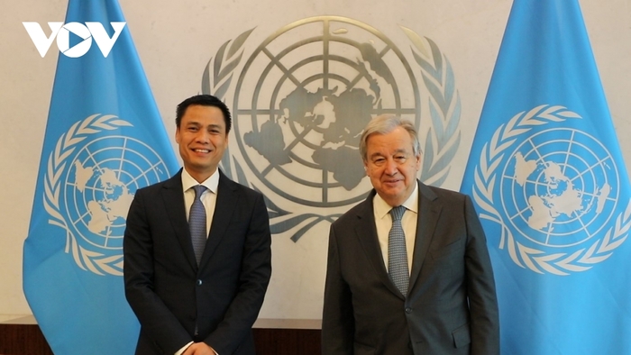 Đại sứ Đặng Hoàng Giang và Tổng Thư ký LHQ Antonio Guterres.