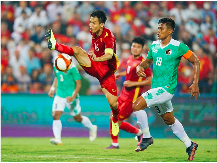 Tuyển Việt Nam (trái) thi đấu tại vòng loại thứ 3 World Cup 2022 khu vực châu Á - Ảnh: AFC