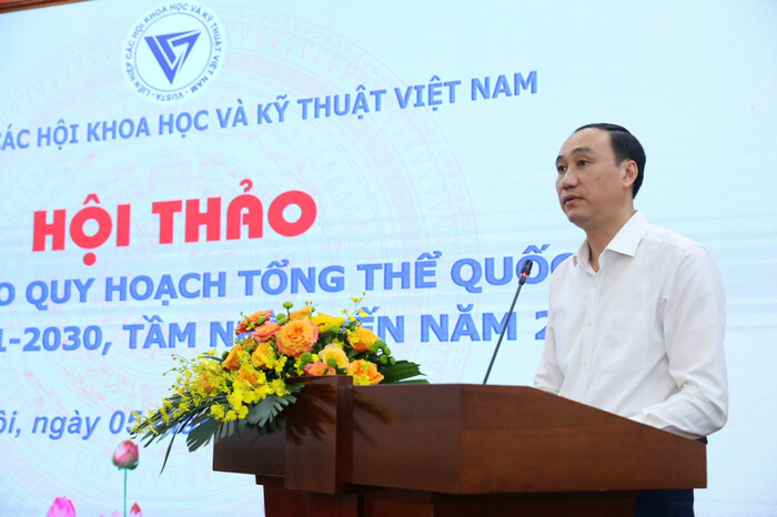 Phó Chủ tịch UBTWMTTQVN Phùng Khánh Tài phát biểu chào mừng hội thảo.