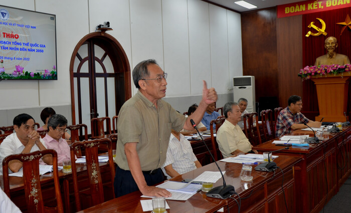 Chủ tịch Hội Kinh tế Môi trường Việt Nam Lưu Đức Hải phát biểu.