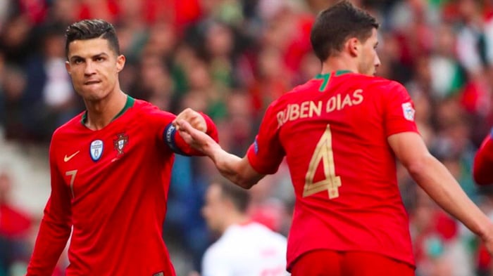 Tận hưởng niềm hạnh phúc khi chiêm ngưỡng hình ảnh của tuyển Bồ Đào Nha và ngôi sao Ronaldo với những trận đấu World Cup đầy gay cấn và kịch tính.