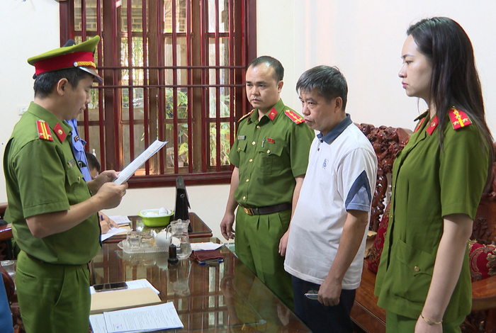 Cơ quan CSĐT Công an tỉnh Thanh Hóa thi hành lệnh bắt tạm giam Lê Văn Khánh
