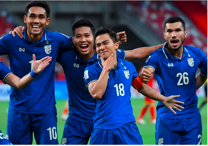Danh sách sơ bộ của đội tuyển Thái Lan chuẩn bị cho AFF Cup 2022 có Teerasil Dangda - Ảnh: FAT