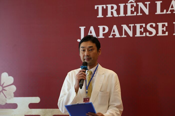 Ông Hideki Kaji, Giám đốc maketting Công ty Himeji Flower Auction phát biểu khai mạc triển lãm.