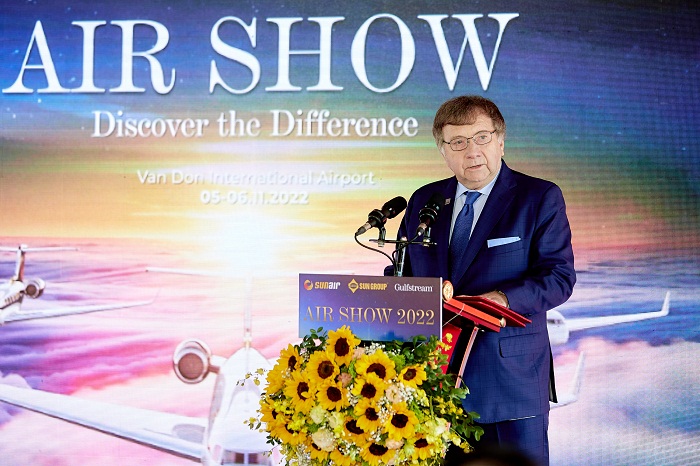Ông Wayne Oedewalt, Phó chủ tịch khu vực châu Á - Thái Bình Dương Gulfstream, phát biểu tại triển lãm.