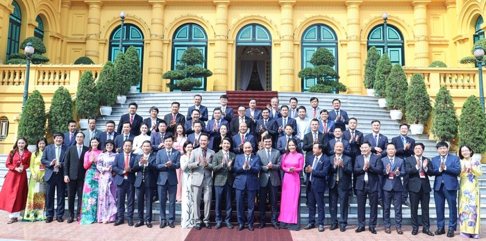 Chủ tịch nước Nguyễn Xuân Phúc với các đại biểu. Ảnh: VPCTN