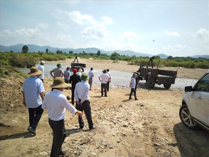 Đoàn Bộ NN&PTNT đi khảo sát hồ thủy lợi Ia Thul. Ảnh T.Tuấn.