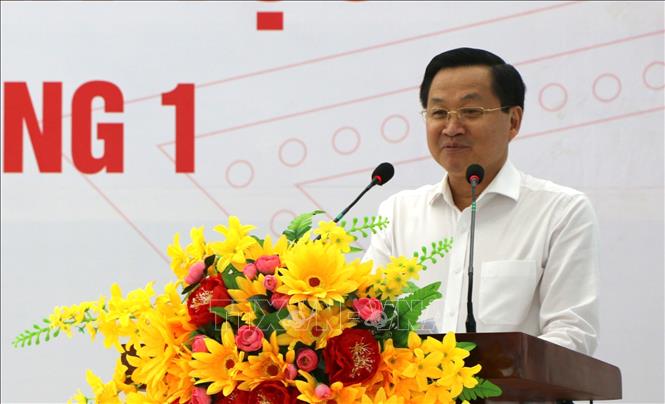 Phó Thủ tướng Chính phủ Lê Minh Khái phát biểu tại Ngày hội Đại đoàn kết toàn dân tộc tại khóm 1, phường 1, thị xã Giá Rai, tỉnh Bạc Liêu. Ảnh TTXVN.