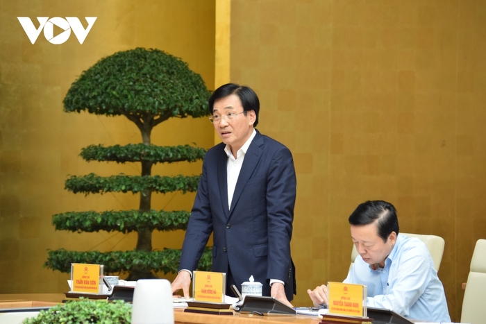 Bộ trưởng Chủ nhiệm Văn phòng Chính phủ Trần Văn Sơn phát biểu tại phiên họp.