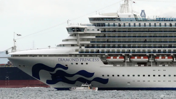 Tàu du lịch Diamond Princess neo đậu ngoài khơi cảng Yokohama, Nhật Bản. Ảnh: AP