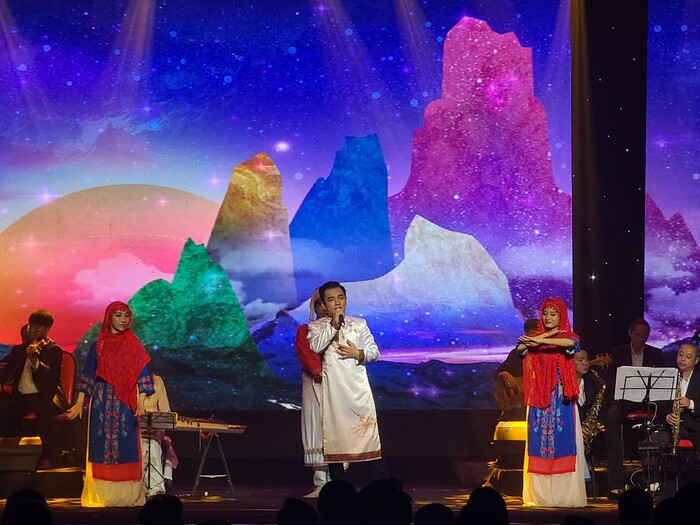 Huyện Thoại Ngũ Hành Sơn của nhạc sĩ Vũ Đức Sao Biển đã được người con Đà Nẵng kể lại bằng giọng ca đầy nội lực và truyền cảm.