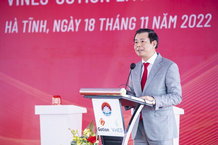 Phó Chủ tịch kiêm Tổng giám đốc Tập đoàn Vingroup Nguyễn Việt Quang khẳng định nhà máy liên doanh pin VinES-Gotion là một cấu phần quan trọng trong chiến lược tự chủ về nguồn cung pin cho các dòng xe điện VinFast