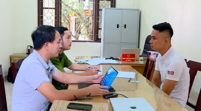 Công an tỉnh Bắc Ninh đấu tranh với đối tượng Nguyễn Duy Tùng, cầm đầu đường dây đánh bạc dưới hình thức cá độ bóng đá. Ảnh: Bộ Công an