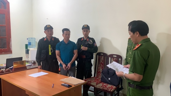 Cơ quan Cảnh sát Điều tra Công an tỉnh Điện Biên đọc lệnh bắt tạm giam đối tượng Trần Duy Tuấn