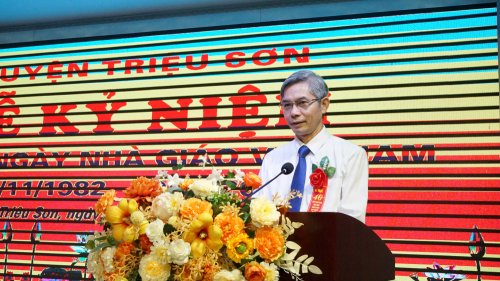 Ông Lê Quang Trung, Ủy viên BTV Huyện ủy, Phó Chủ tịch UBND huyện Triệu Sơn phát biểu khai mạc buổi lễ.