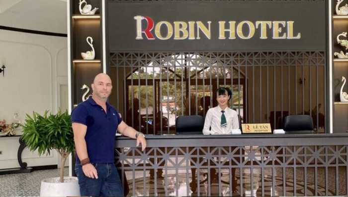 Ông Marco Vassallo (một du khách quốc tịch Ý) chia sẻ về những trải nghiệm tuyệt vời tại Robin Hotel