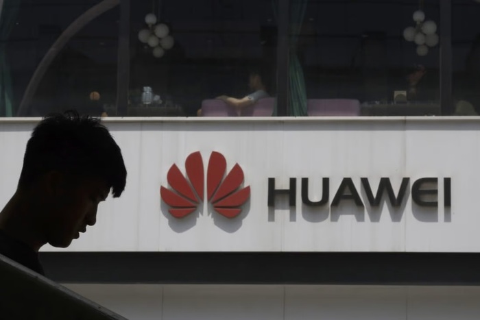Huawei nằm trong số các tập đoàn công nghệ của Trung Quốc bị cấm bán sản phẩm ở Mỹ. Ảnh: AP