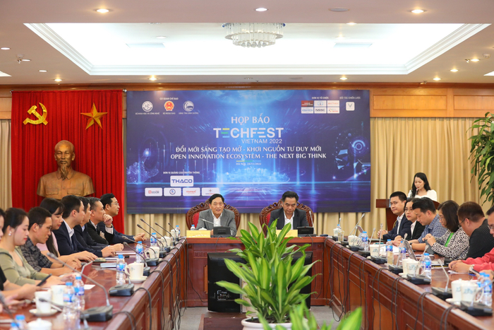 Toàn cảnh buổi họp báo công bố tổ chức sự kiện Techfest Vietnam 2022 diễn ra từ ngày 02 - 04/12 tại Bình Dương.
