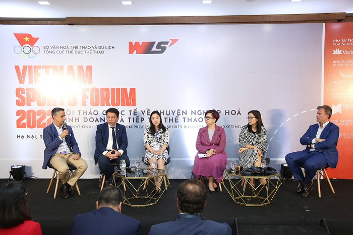 Các chuyên gia trong phiên thảo luận nhóm về chủ đề Bóng đá – Môn thể thao vua tại Việt Nam.