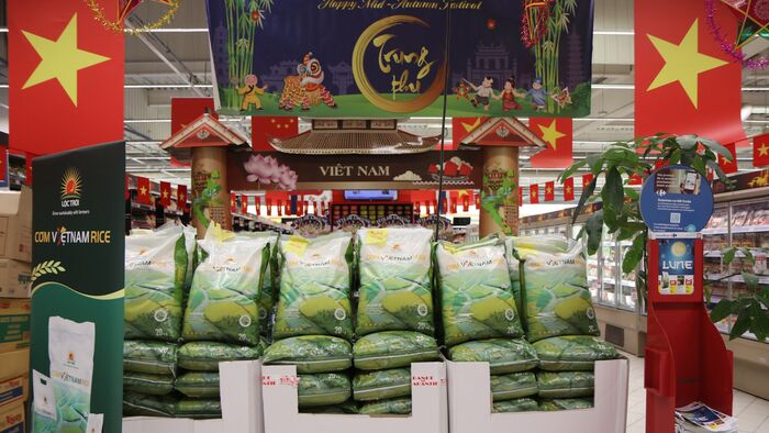 Gạo mang thương hiệu Cơm ViệtNam Rice lên kệ tại hệ thống đại siêu thị Carrefour tại Pháp.