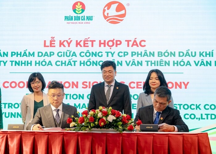 Lễ ký kết hợp tác, PVCFC trở thành đối tác chiến lược phân phối sản phẩm DAP chất lượng cao của Công ty TNHH Hóa chất Hồng Lân Vân Thiên Hóa Vân Nam
