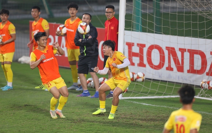 HLV Philippe Troussier xây dựng lối chơi kiểm soát bóng và pressing cho U23 Việt Nam