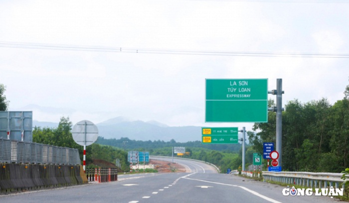 Cao tốc La Sơn - Túy Loan nối tỉnh Thừa Thiên Huế với TP.Đà Nẵng đã hoàn thành đoạn tuyến La Sơn - Hòa Liên và đi vào khai thác.