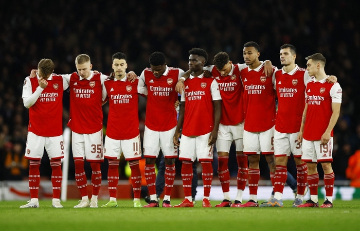 Arsenal thua trên loạt đấu súng cân não (Ảnh: Reuters).