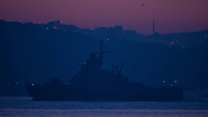 Tàu chiến Nga đi vào Biển Đen qua eo biển Bosphorus tháng 2/2022. Ảnh: Getty Images