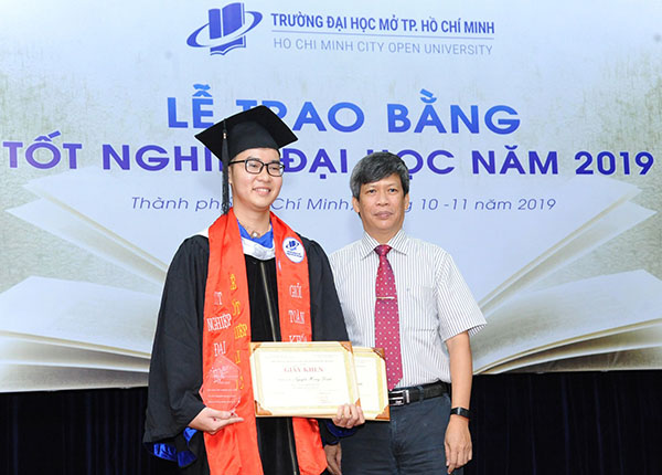 Lễ trao bằng tốt nghiệp của Trường Đại học Mở TP Hồ Chí Minh năm 2019