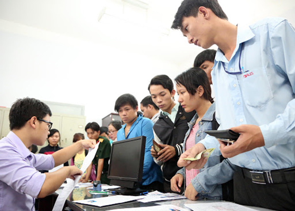 Thí sinh có thể đăng ký xét tuyển trực tuyến hoặc nộp trực tiếp tại Nhà trường