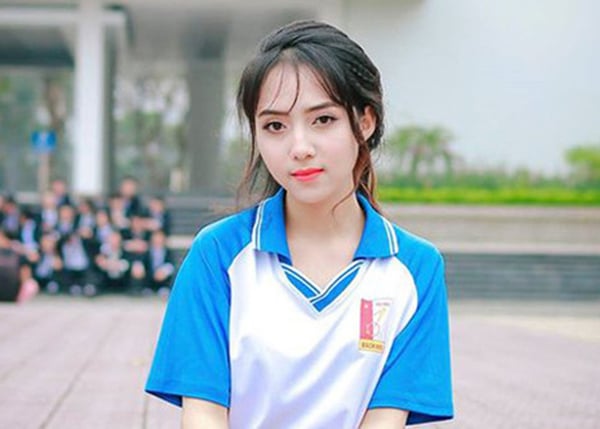 Sinh viên Đại học Bách khoa Hà Nội trong bộ đồng phục của nhà trường