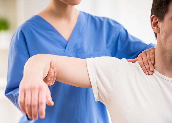 Thăm khám tầm vận động của khớp vai