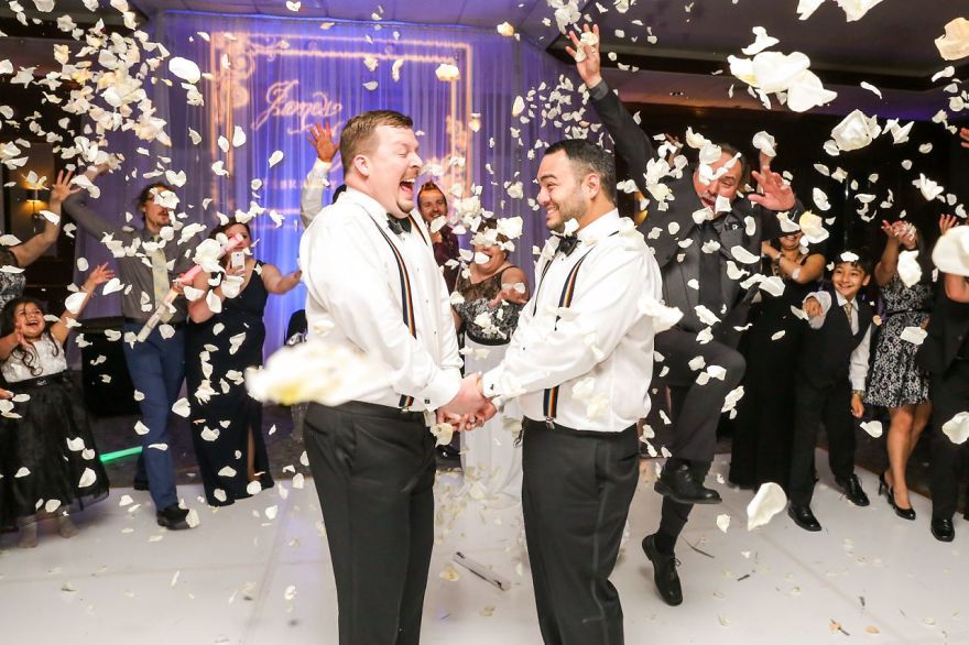 60 bức ảnh đám cưới đồng giới đẹp nhất khiến bạn tin vào sức mạnh của tình yêu 29