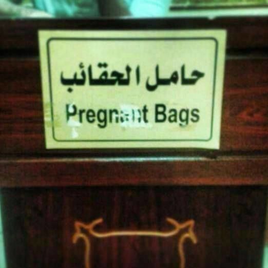 Túi đựng thức ăn bị dịch nhầm thành 'túi mang thai'