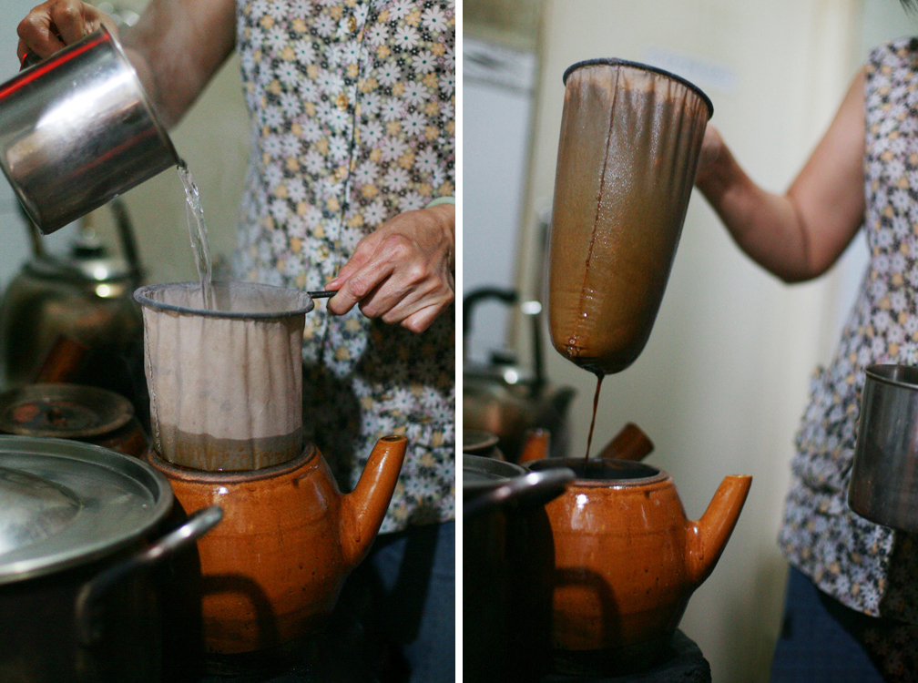 Cheo Leo vẫn gìn giữ cách pha chế cà phê rất cũ của người Sài Gòn