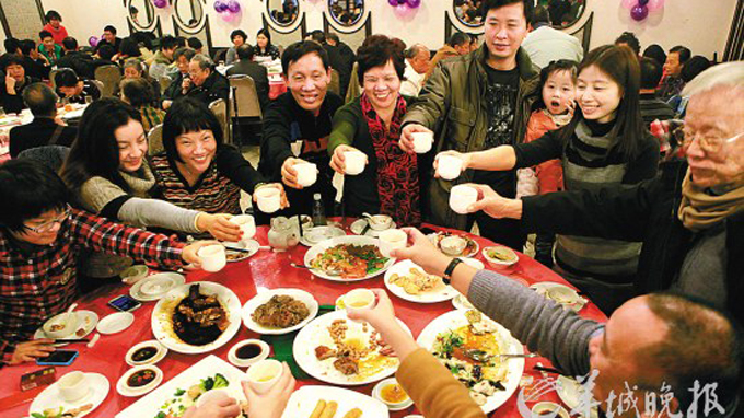 Bữa cơm đoàn viên của gia đình Trung Quốc