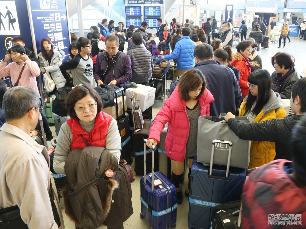 Các gia đình Trung Quốc cùng nhau đi du lịch nước ngoài trong dịp Tết