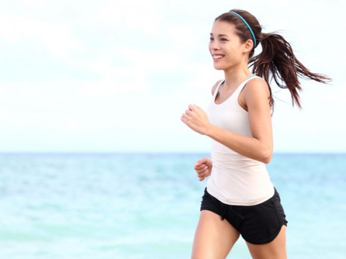 Vận động giúp làm chậm quá trình lão hóa cơ bắp, giảm nguy cơ béo phì, tăng cường sức khỏe tim mạch và sự linh hoạt của cơ thể.