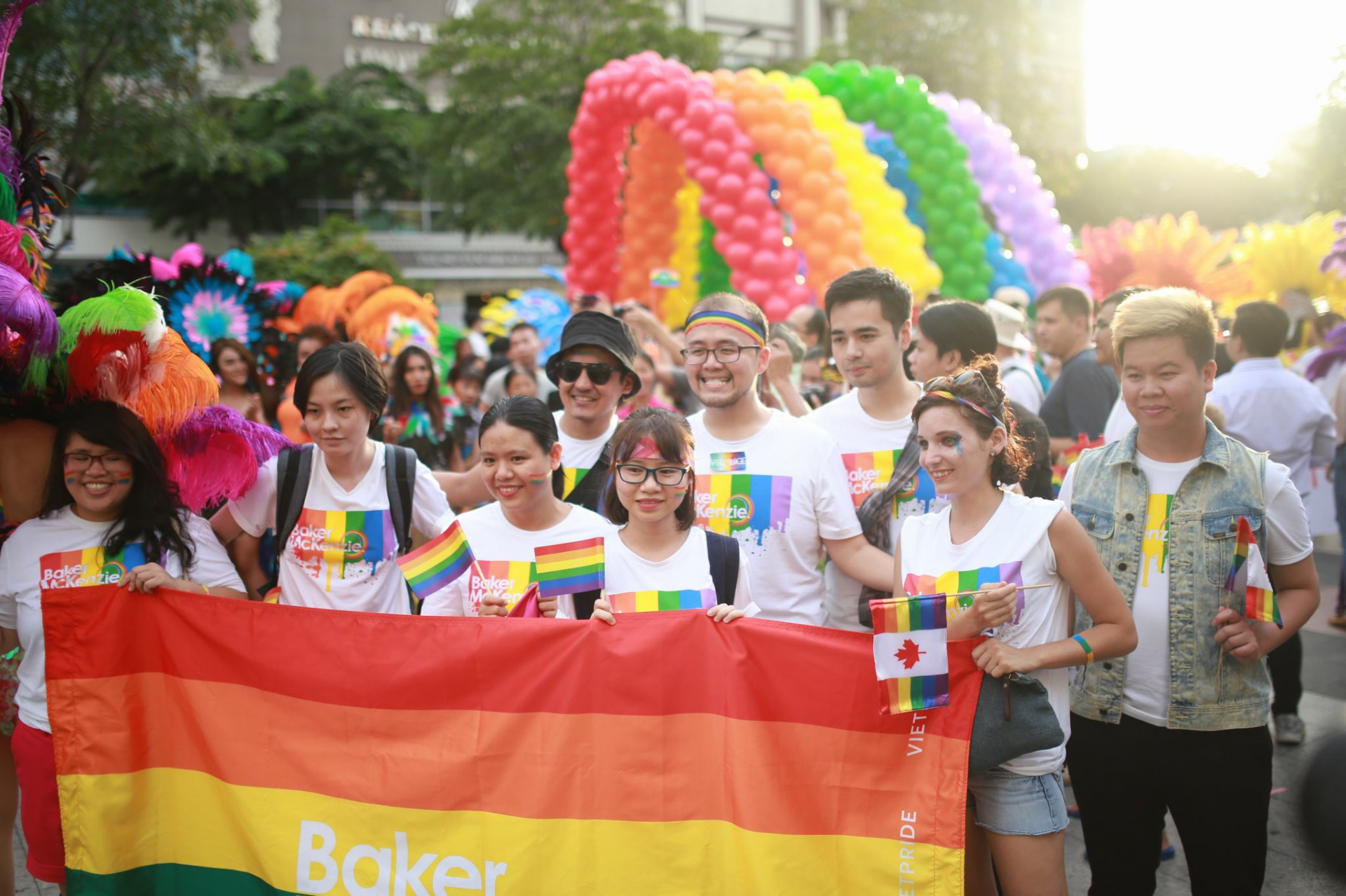 Hàng ngàn bạn trẻ LGBTI+ và người ủng hộ đã có mặt tại phố đi bộ Nguyễn Huệ.